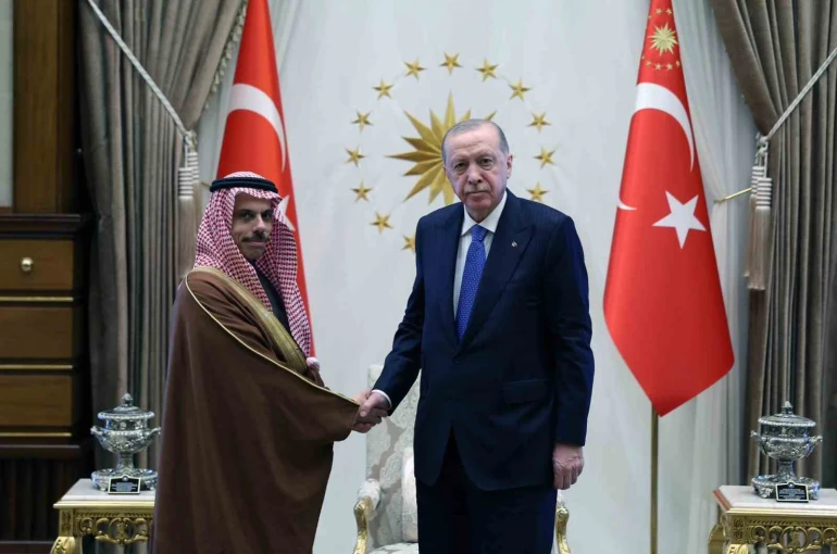 Cumhurbaşkanı Erdoğan, Suudi Arabistan Dışişleri Bakanı Ferhan’ı kabul etti 