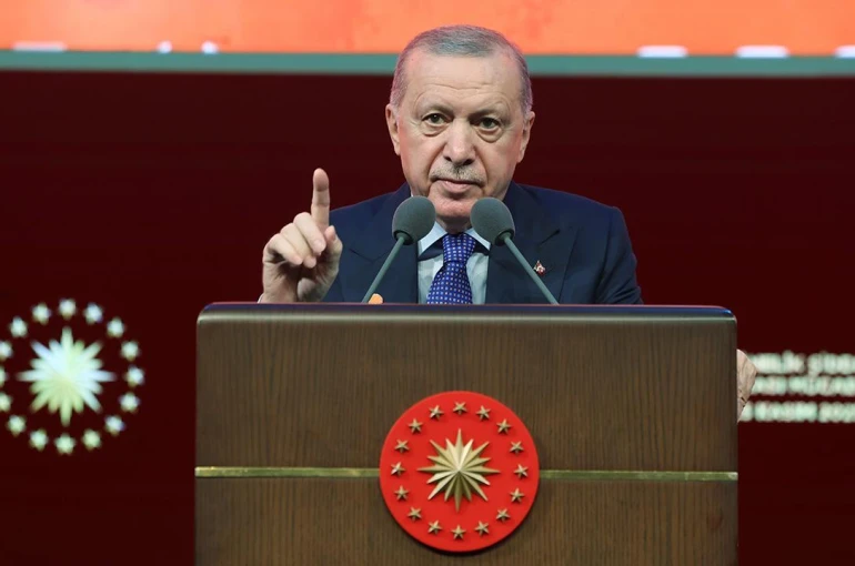 Cumhurbaşkanı Erdoğan: Toplumun temeli aile, kilit taşı kadındır
