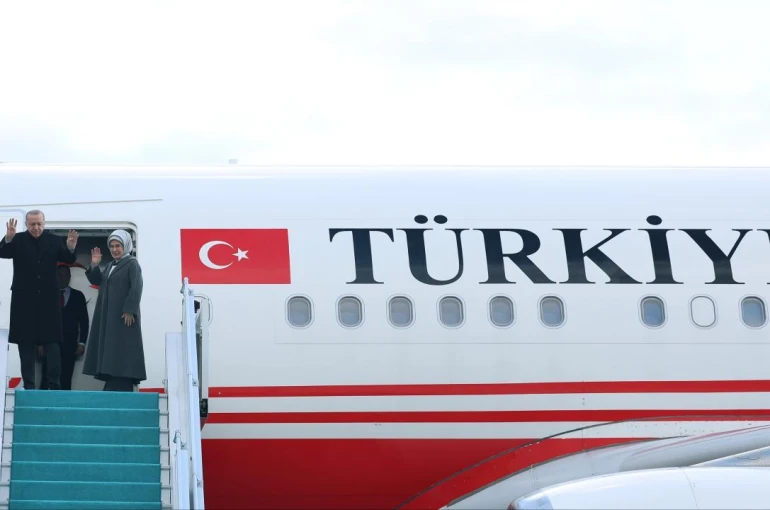 Cumhurbaşkanı Erdoğan Türkiye'ye döndü