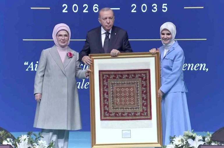 Cumhurbaşkanı Erdoğan’a takdim edilen ’Pazırık halısı’ 360 bin ilmekle işlendi 