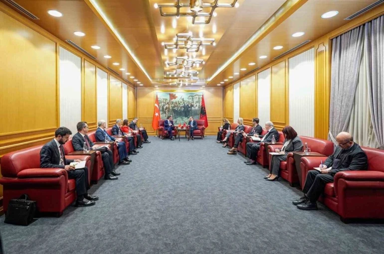 Cumhurbaşkanı Yardımcısı Yılmaz, Arnavutluk Cumhurbaşkanı Begaj ile görüştü