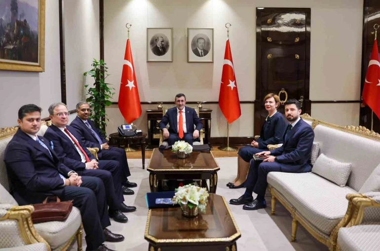 Cumhurbaşkanı Yardımcısı Yılmaz: "Türkiye olarak D-8’in etkinliğini artıracak bu dönüşüm sürecine samimi ve güçlü destek vermeye devam edeceğiz" 