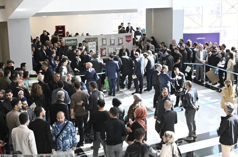 Cumhurbaşkanlığı Özel Kalem Müdürü Doğan’dan terör gazisi Gündüz’e imzalı kitap 