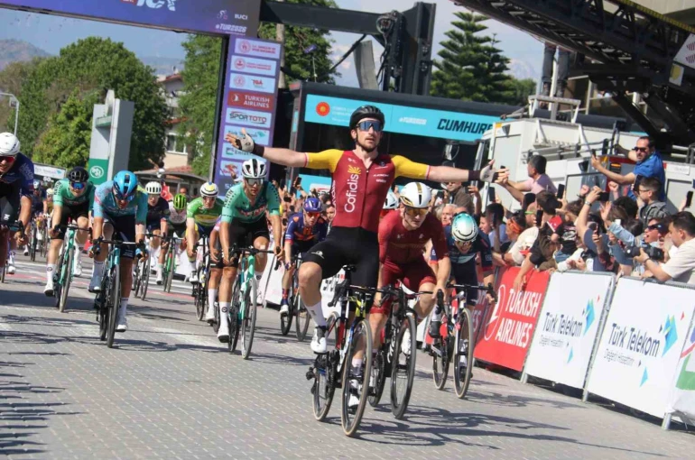 Cumhurbaşkanlığı Türkiye Bisiklet Turu 4. etabın galibi Aniolkowski 