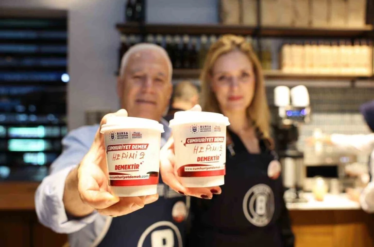 Cumhuriyet’in sıcaklığı Bursa’da paylaşıldı