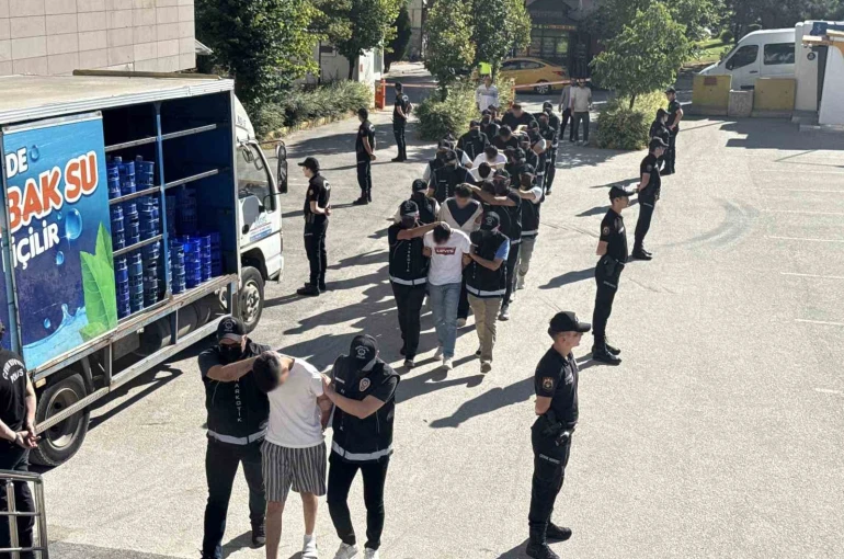 Daireden kaçırılan uyuşturucu sonrasında yapılan operasyonda 147 bin hap ele geçirildi, 9 şüpheli yakalandı
