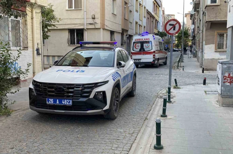 Daireden yayılan ağır koku ekipleri harekete geçirdi 