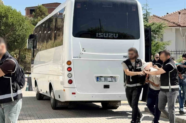 Daltonlar’a Orhangazi’de şafak baskını : 9 gözaltı 