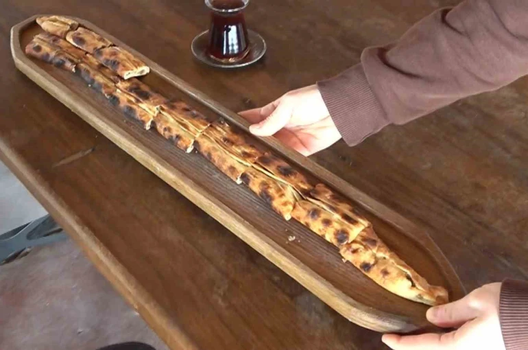 Damak çatlatan tescilli lezzet: Çarşamba Pidesi