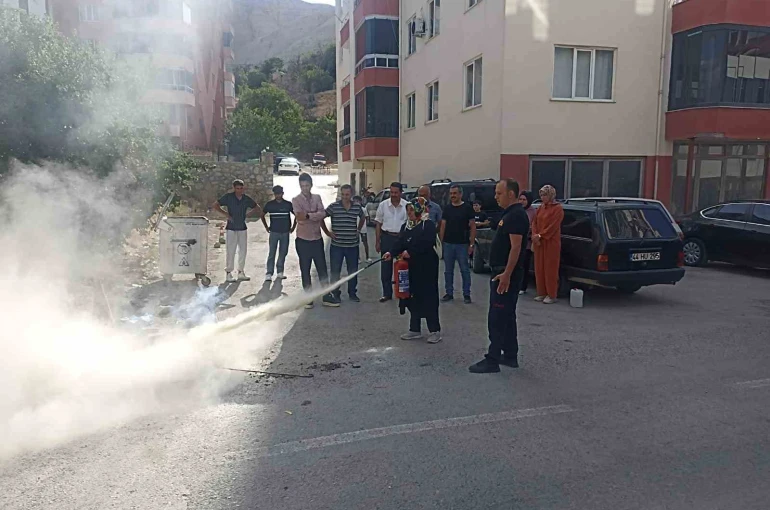 Darende İtfaiyesinden sürücü kursunda yangın eğitimi 