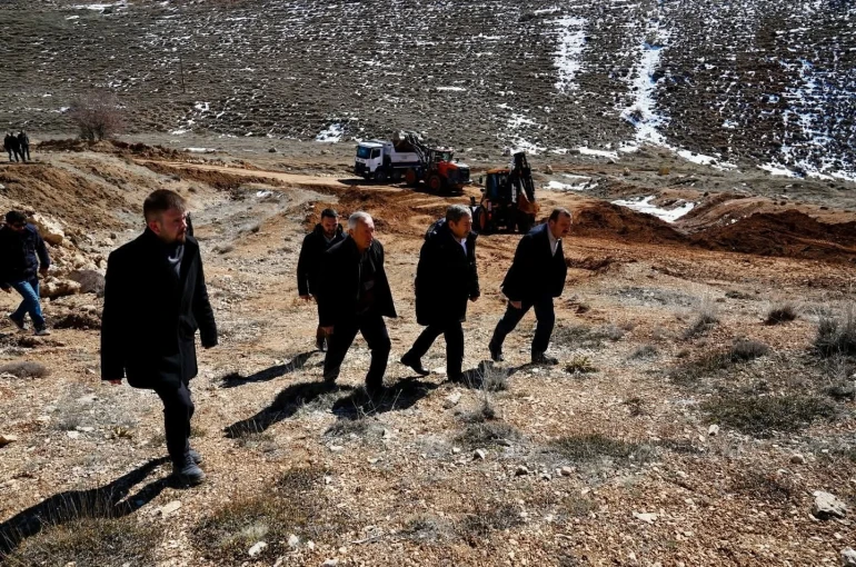 Darende’de stabilize yol çalışmaları için saha incelemesi 