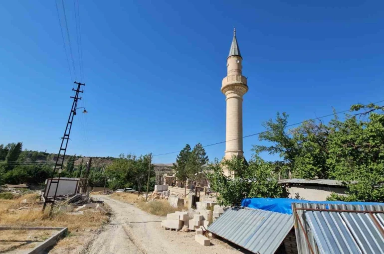 Darende’de tarihî Yusufpaşa Camisi yeniden ibadete açılmayı bekliyor 