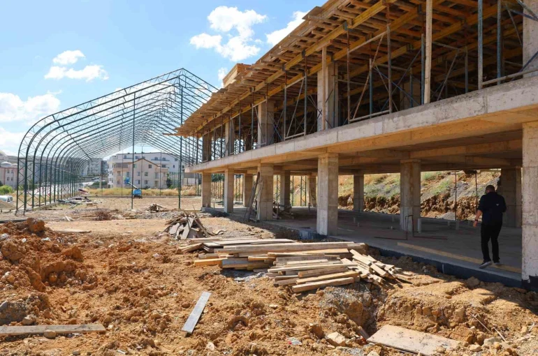 Darıca’da 100 milyon lira destekli spor kompleksinin inşası sürüyor 