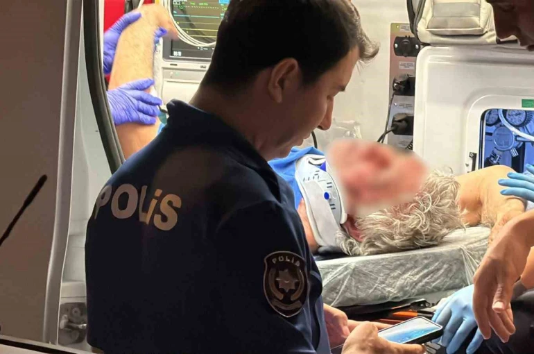 Darp edilen yaşlı adam hastaneye kaldırıldı 