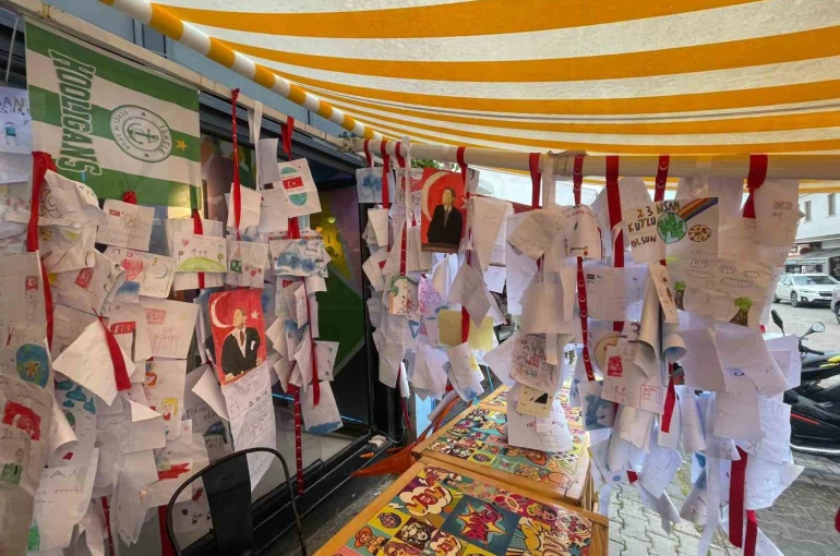 Datça’da 10 yıllık iyilik geleneği: "Atatürk’ünü çiz, pizzanı al" 