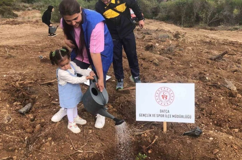 Datça’da fidanlar toprakla buluştu 