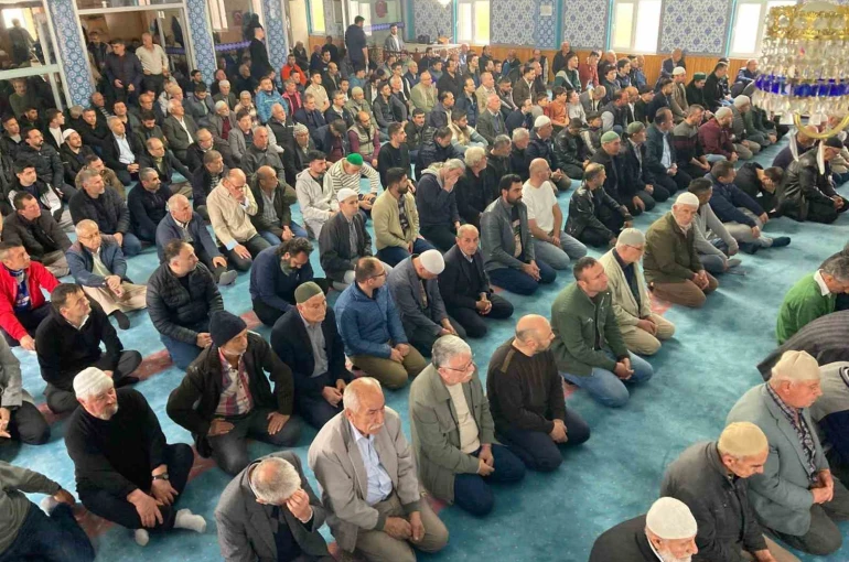 Dazkırı’da cami temeli atılıp, hacı adayları bilgilendirildi 