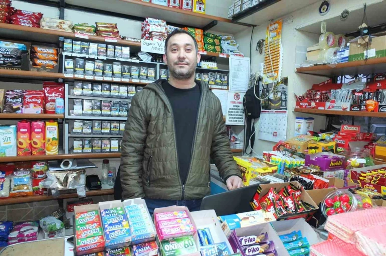 Dede mesleği Köy bakkalı hizmete devam ediyor 