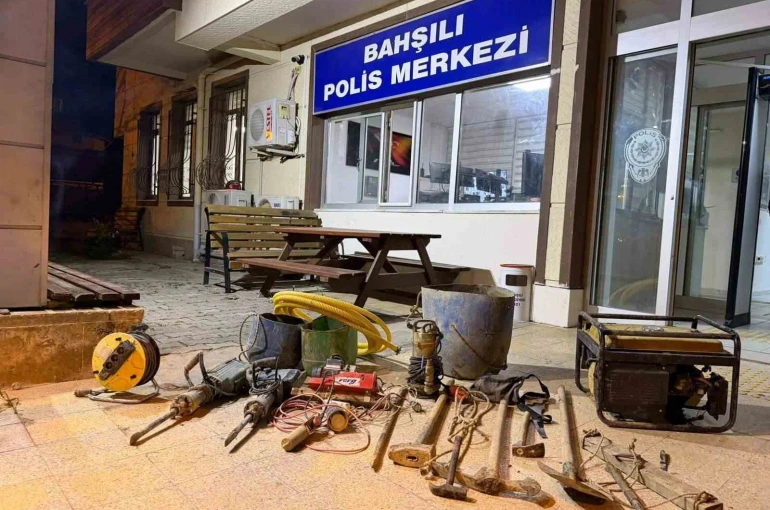 Define için 6 metrelik kuyu kaza kazan 4 şüpheli suçüstü yakalandı 