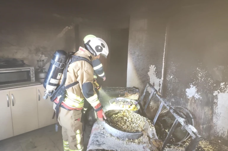 Defne’de yanan ev kullanılmaz hale geldi 