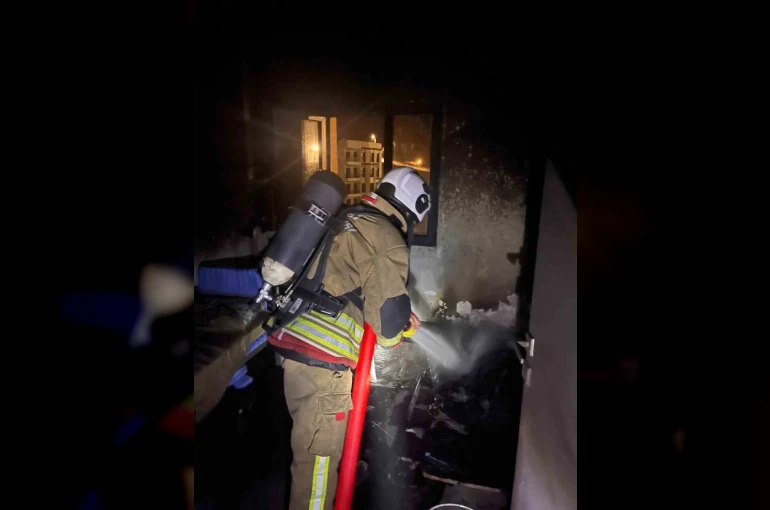 Defne’de yanan ev kullanılmaz hale geldi 