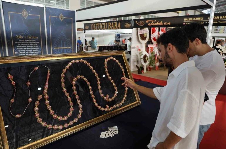 Değer biçilemiyor: Kur’an-ı Kerim’in 604 sayfası tespihe nakşedildi