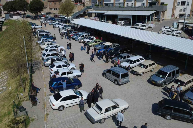 Demirci 2. El Oto Pazarı kapılarını açtı 