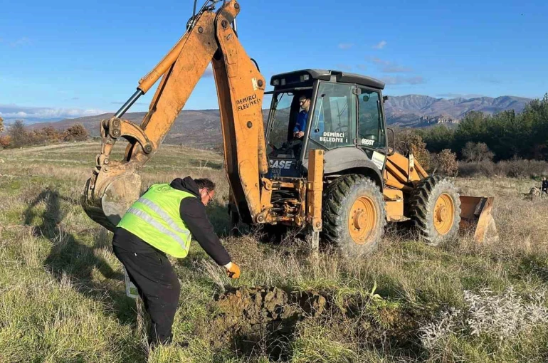 Demirci’de atıl araziler tarıma kazandırılıyor 