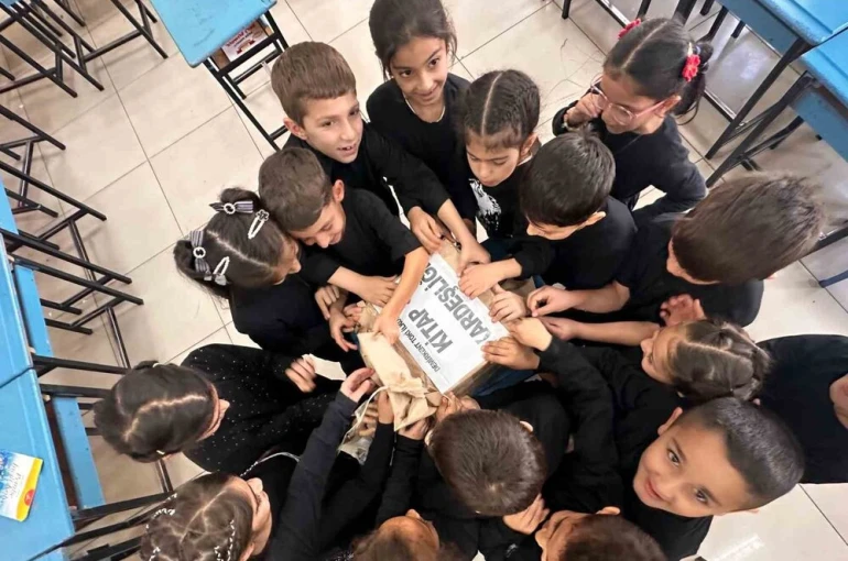 Demirkent TOKİ Öğrencilerinden 29 Ekim İlkokulu’na kitap kardeşliği 