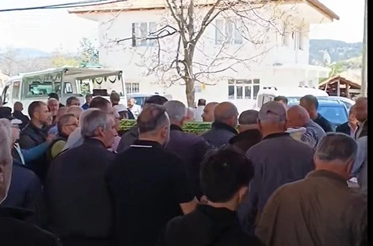 Denetimli serbestlikteki arkadaşı tarafından öldürülen gurbetçi son yolculuğuna uğurlandı 