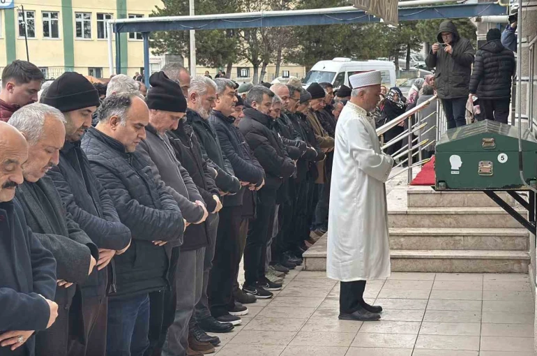 Denizde boğulan gencin cenazesi Karabük’te toprağa verildi 