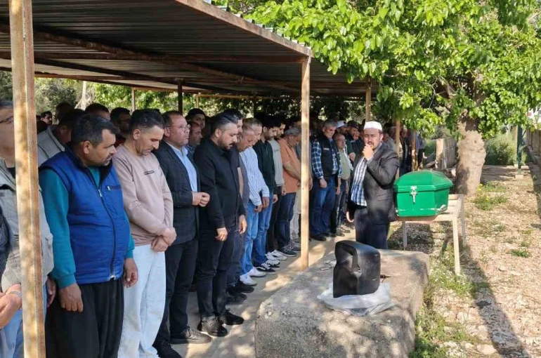 Denizde cansız bedenleri bulunmuştu: İki arkadaştan birinin cenazesi defnedildi 