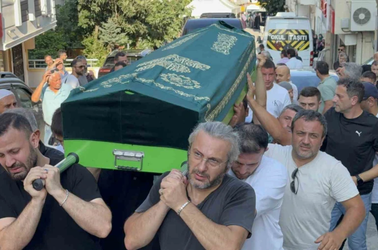 Denizde eşinin yeğenini kurtarmak isterken boğulan enişte toprağa verildi