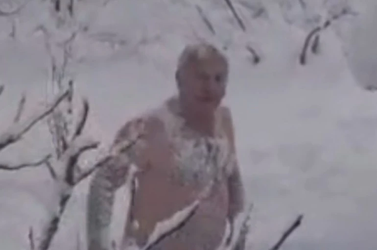 "Denize giremedik bari karda yüzelim" dedi, karda kulaç attı 