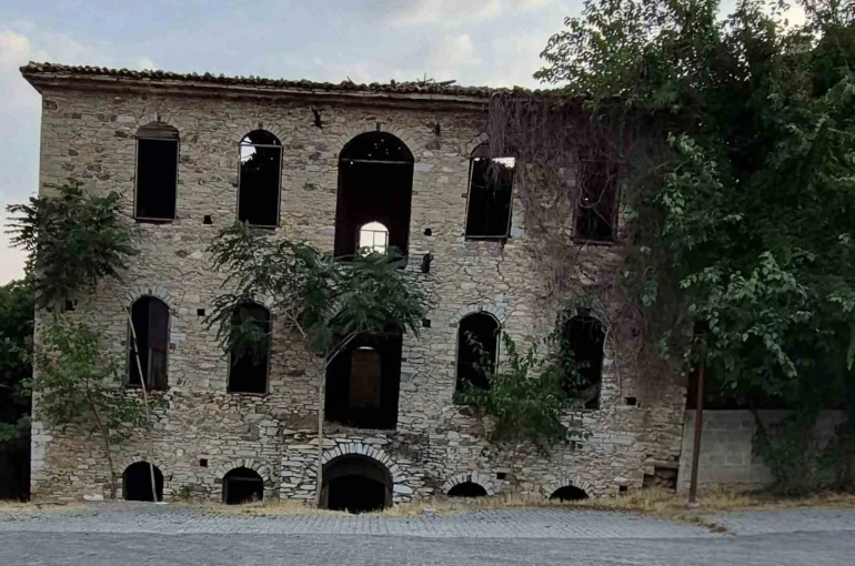 Denizli Büyükşehir Beledisi tarihi Tavas Taş Hana sahip çıkıyor