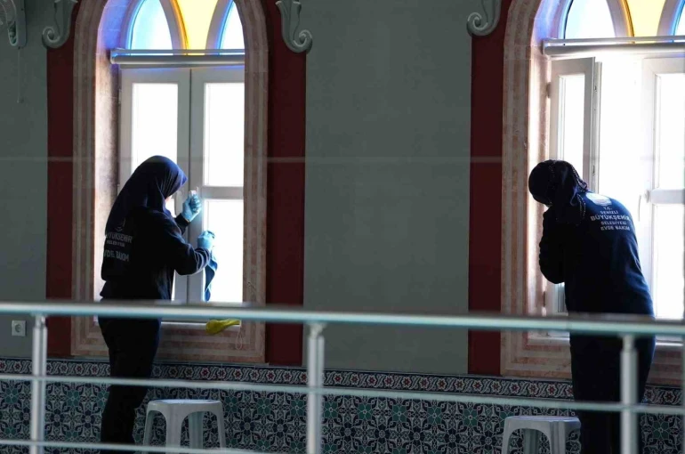 Denizli Büyükşehir Belediyesi Ramazan ayı öncesi camilerde temizlik seferberliği başlattı 