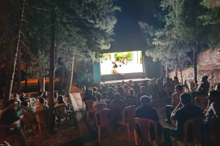 Denizli Büyükşehirden Çivril’de açık hava sineması keyfi