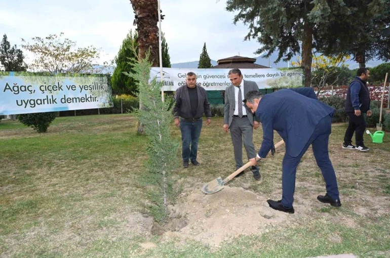 Denizli Milli Eğitim ‘Yeşeren Eller Hareketi Fidan Dikme’ kampanyası başlattı 