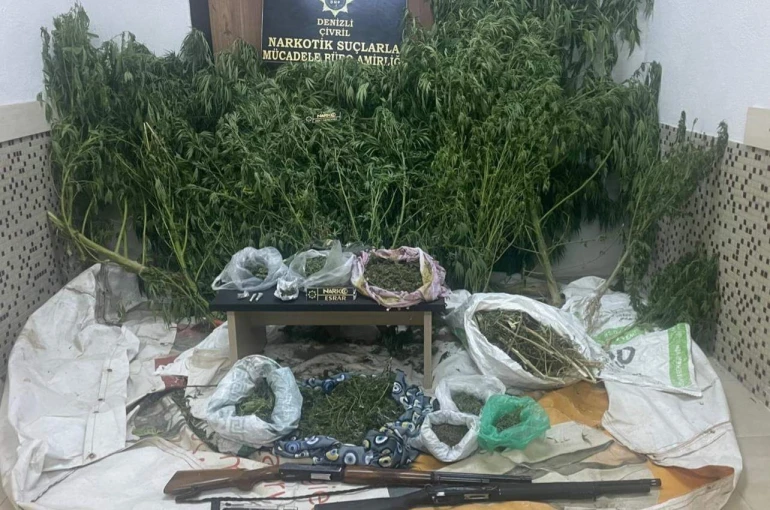 Denizli’de evlerinde uyuşturucu madde çıkan 3 zehir tacirinden 2’si tutuklandı 