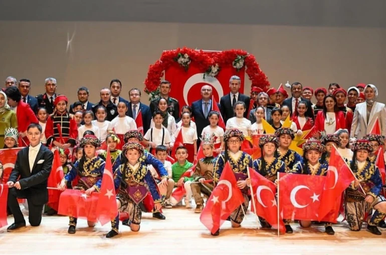 Denizli’de geleceğin teminatı çocuklar sahne aldı 