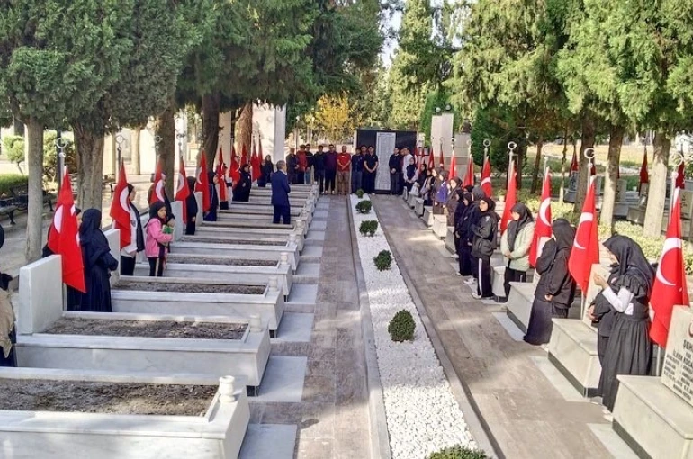 Denizli’de şehit öğretmenler dualarla yanıldı 