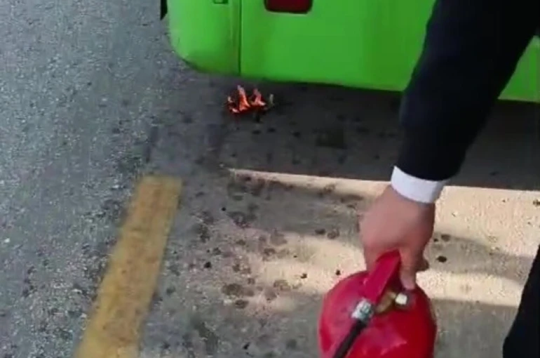 Denizli’de yanmaya başlayan halk otobüsünde facia ucuz atlatıldı 