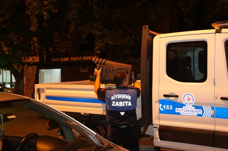 Denizli’de zabıta ekiplerinden seyyar satıcı operasyonu 