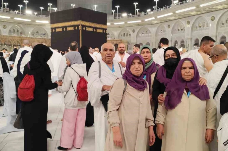 Denizlili umreciler Mekke’de ilk umre ibadeti gerçekleştirildi 