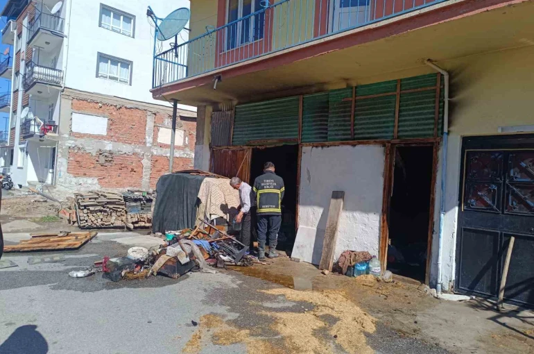 Depoda çıkan yangın büyümeden söndürüldü 