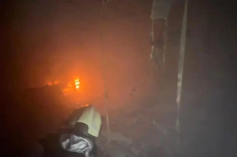 Depremde evi yıkılan aile yangınla ikinci kez yuvasız kaldı