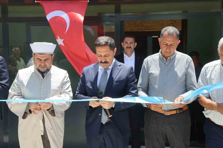 Depremin ardından inşa edilen 130’uncu cami dualarla ibadete açıldı 