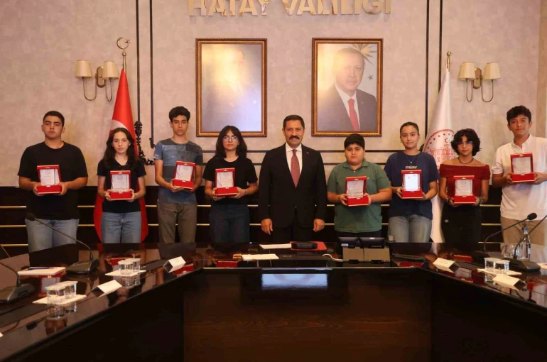 Depremin izlerinin silindiği Hatay’da 8 öğrenci LGS’de birinci oldu, 25 öğrenci YKS’de ilk binde yer aldı