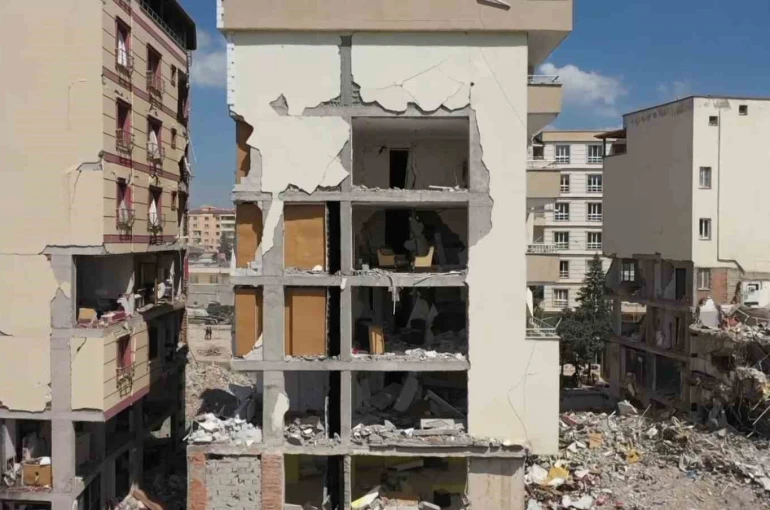 Depremin yıktığı Nurdağı küllerinden doğdu 