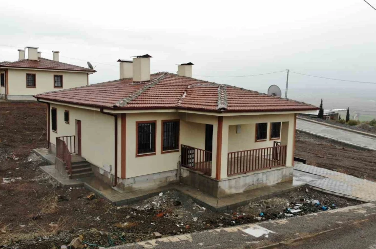 Depremzede vatandaş: "Babamızın yapmadığını devletimiz yaptı" 